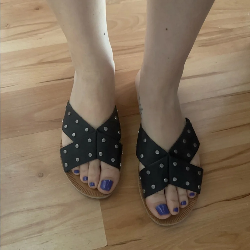 Dolce Vita Black studded Dot Women's Sandals - Picture 4 of 4